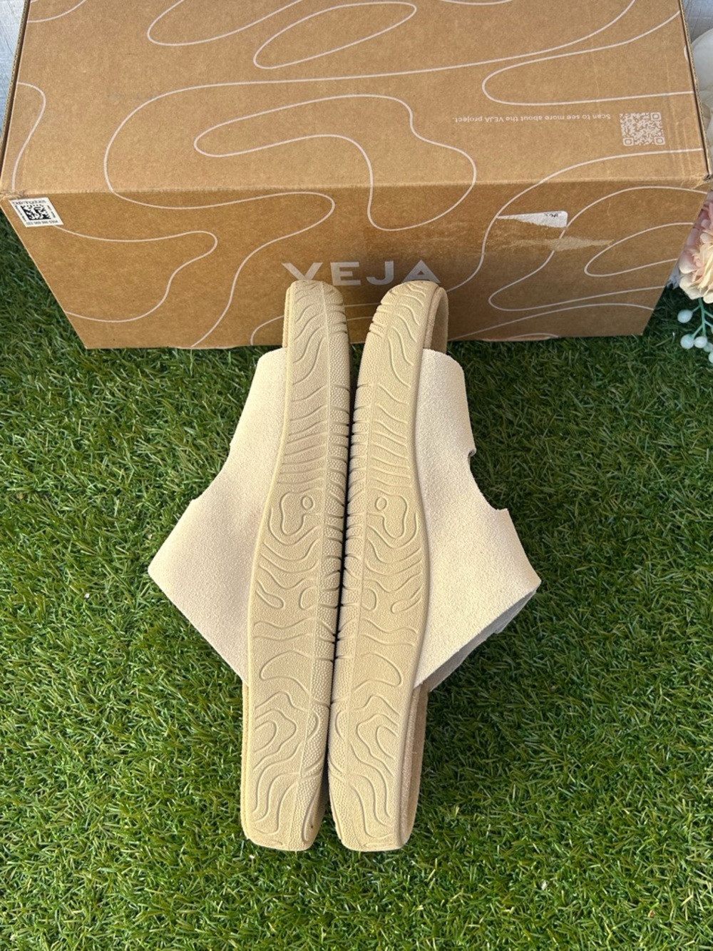 VEJA ETNA SUEDE PIERRE ALMOND
$140 MEN SIZE 7 women 9 unisex: new with box - Picture 15 of 16